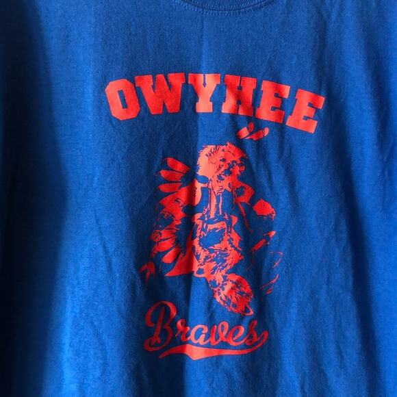 Native American team blue T-shirt OWYHEE Braves red graphic sz L - Picture 2 of 3